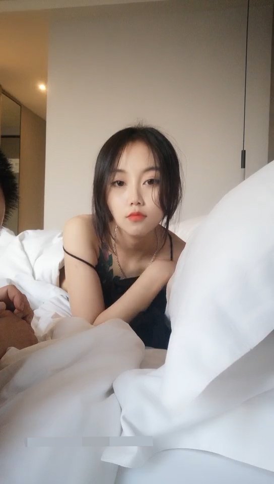 学妹和眼镜学长直播啪啪1